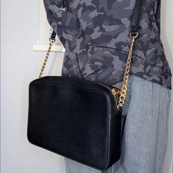 Michael Kors’s NWOT luxury leather black Crossbody bag w/gold hardware, - Picture 7 of 11